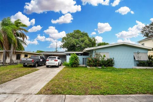 0-18525 Nw 39th Ave, Miami Gardens, FL, 33055-2819 | Card Image