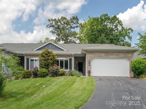 12 Country Meadows Ln, Hendersonville, NC, 28792-6378 | Card Image