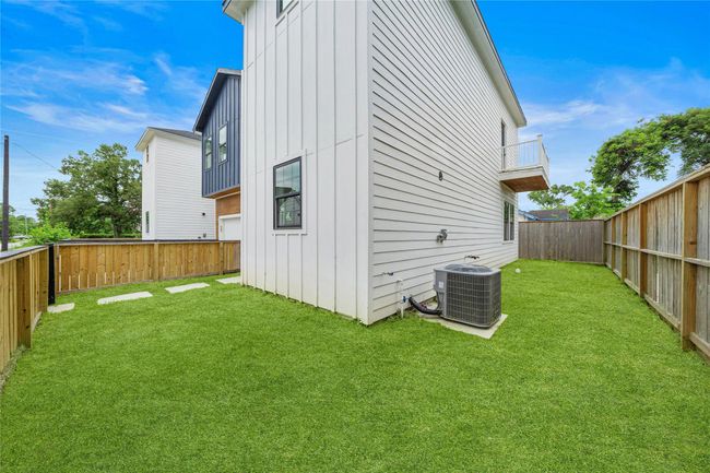 Side Yard and Fenced Front Yard | Image 26