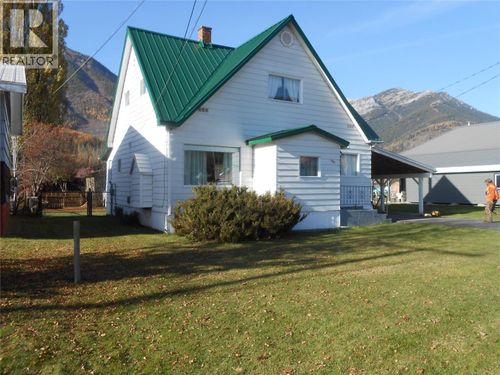 1041 8th Ave, Fernie, BC, V0B1M1 | Card Image