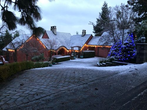 443 Conestoga Cir, Jacksonville, OR, 97530-9400 | Card Image