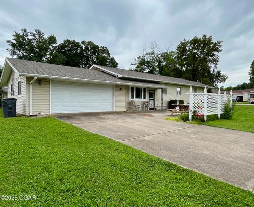 202 Commercial St, Oswego, KS, 67356-1617 | Card Image