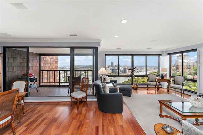 APT-1102 - 1700 Grandview Ave, Condo with 2 bedrooms, 2 bathrooms and 2 parking in Mt Washington PA | Image 7