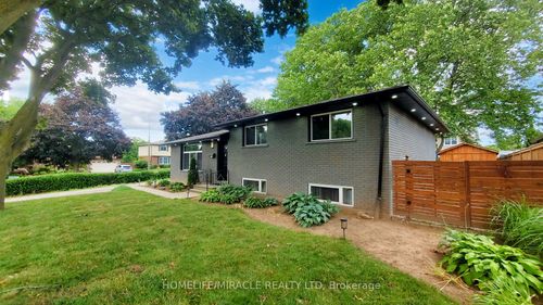 374 Book Rd, Grimsby, ON, L3M2M6 | Card Image
