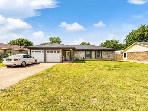 1109 Tobie Layne St, Benbrook, TX, 76126-3711 | Card Image