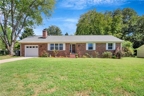 111 Laurel Ln, Williamsburg, VA, 23185-3818 | Card Image