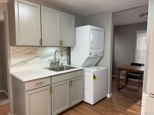 12 Admiral St, Port Jefferson Station, NY, 11776-1402 | Card Image