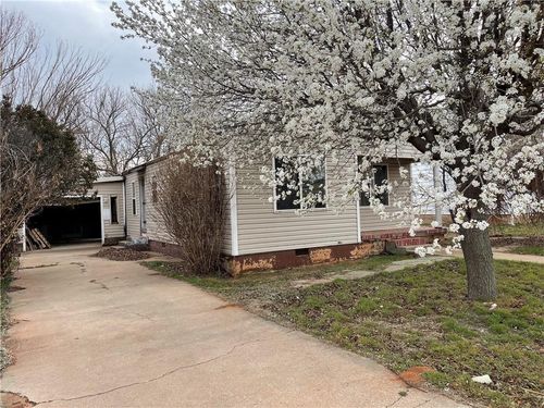 412 W 8th St, Elk City, OK, 73644-6210 | Card Image