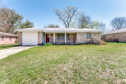 3916 Delaware Trl, Lake Worth, TX, 76135-2815 | Card Image