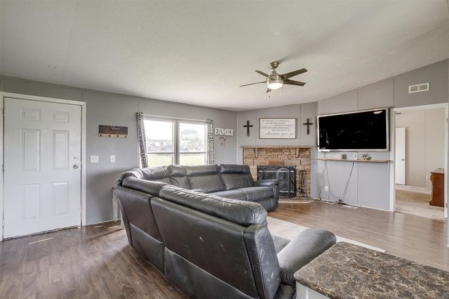 2909 Berry Patch Ln, House other with 3 bedrooms, 2 bathrooms and null parking in Joshua TX | Image 9