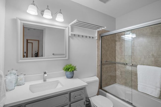 A bright and convenient retreat just steps away. | Image 27