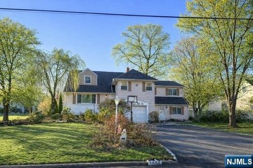 155 Village Cir E, Paramus, NJ, 07652-5319 | Card Image