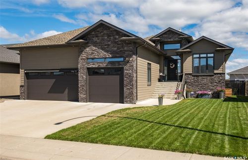 28 Smiley Dr, Prince Albert, SK, S6X0B3 | Card Image