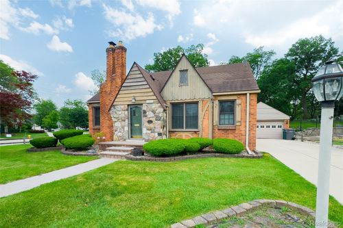 23211 Myrtle St, Dearborn, MI, 48128-1761 | Card Image