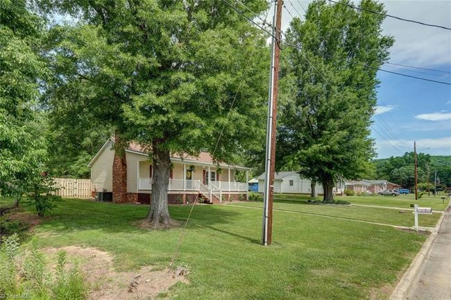 104 N 13 Th Ave, House other with 2 bedrooms, 2 bathrooms and null parking in Mayodan NC | Image 25