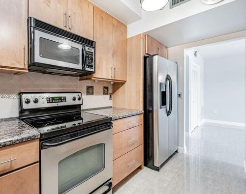 apt-914-4001 Hillcrest Dr, Hollywood, FL, 33021-7926 | Card Image