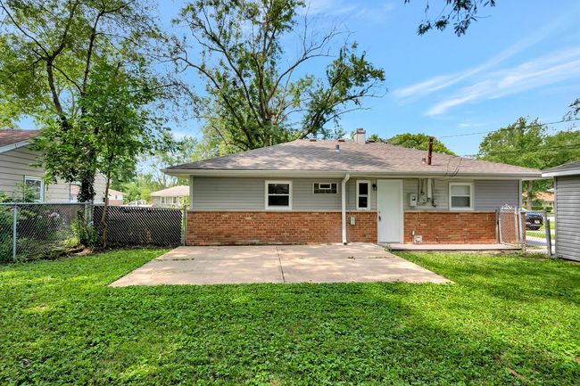 Plus a big yard | Image 24