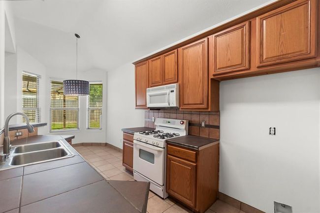19311 Twin Buttes Dr, House other with 4 bedrooms, 2 bathrooms and 2 parking in Tomball TX | Image 16