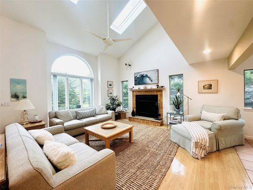 40 Hilltop Rd, Southampton, NY, 11968-3707 | Card Image