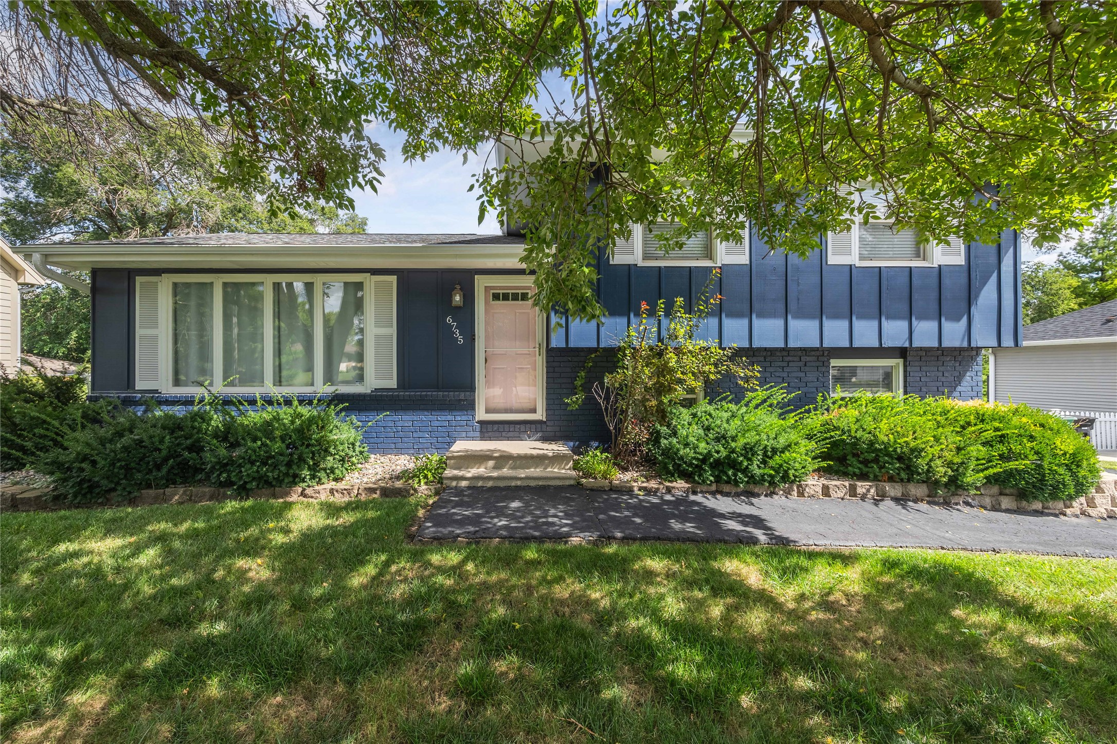 6th Dr, Des Moines, IA 50313