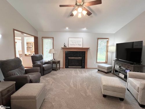 1121 Woodland Dr, Newton, IA, 50208-4444 | Card Image