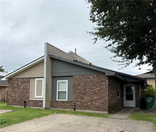 a-8880 Sunny Side Dr, La Place, LA, 70068-6002 | Card Image