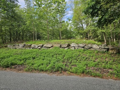 15 Lakeside Dr, Sussex, NJ, 07461-4358 | Card Image