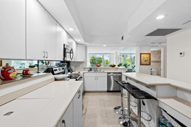 APT-304 - 155 Isle Of Venice Dr, Condo with 2 bedrooms, 2 bathrooms and null parking in Fort Lauderdale FL | Image 8