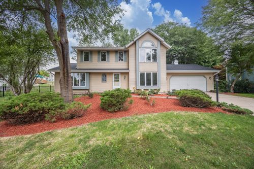 21840 Doneswood Dr, Waukesha, WI, 53186-5453 | Card Image