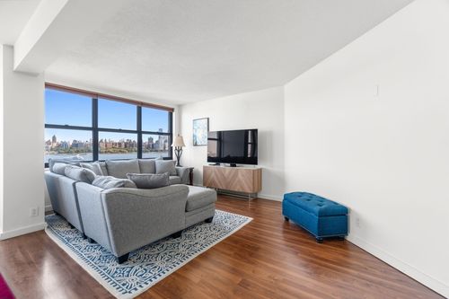 apt-11e-7004 Kennedy Blvd, Guttenberg, NJ, 07093-5011 | Card Image