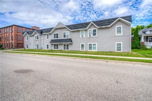 1123 Queenston Rd, Cambridge, ON, N3H3L1 | Card Image