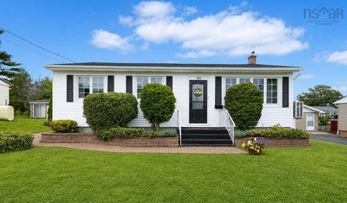 182 Leeside Dr, House with 2 bedrooms, 1 bathrooms and null parking in Sydney NS | Card Image