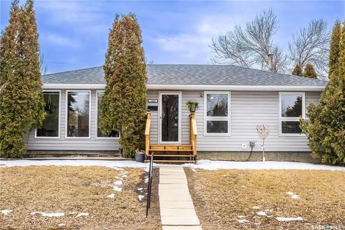 1443 Smith St, Moose Jaw, SK, S6H6W6 | Card Image