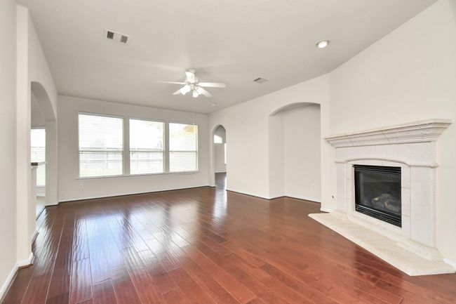 1604 Spring Glen Ln, House other with 3 bedrooms, 3 bathrooms and 2 parking in Pearland TX | Image 14