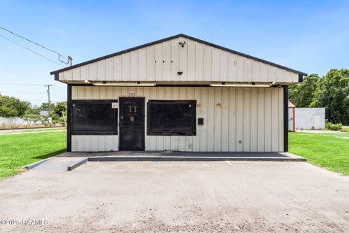 735 S Chataignier St, Ville Platte, LA, 70586-5411 | Card Image