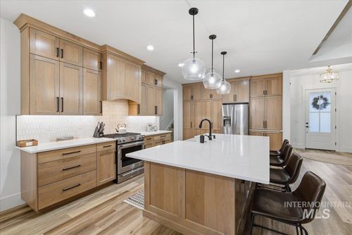2590 E Mcintosh Ct, Emmett, ID, 83617-8024 | Card Image