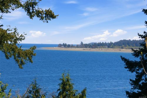 590 Willow St, Parksville, BC, V9P1A5 | Card Image