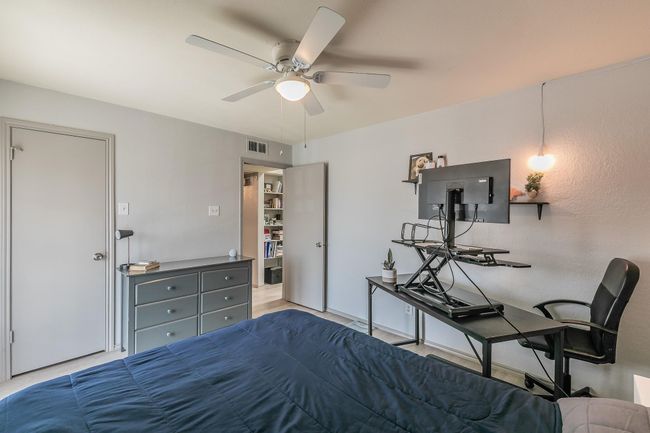 Bedroom with ceiling fan | Image 12