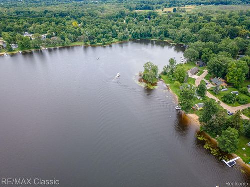 253 Delaware Rd, Whitmore Lake, MI, 48189-9556 | Card Image