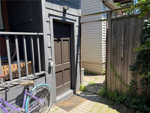 207 Charlton Ave W, Hamilton, ON, L8P2E3 | Card Image