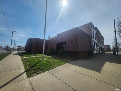 221 E Main St, Du Quoin, IL, 62832-1424 | Card Image