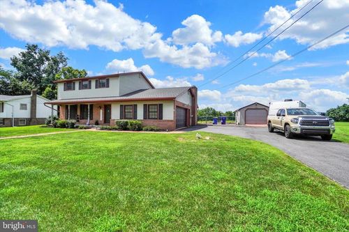 2005 Andover Dr, DOVER, PA, 17315-3615 | Card Image