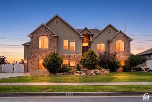 223 Ranch Rd, Farmington, UT, 84025-5031 | Card Image