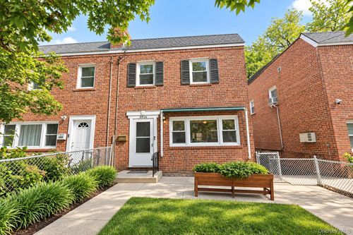 5926 Post Road, New York, NY, 10471 | Card Image
