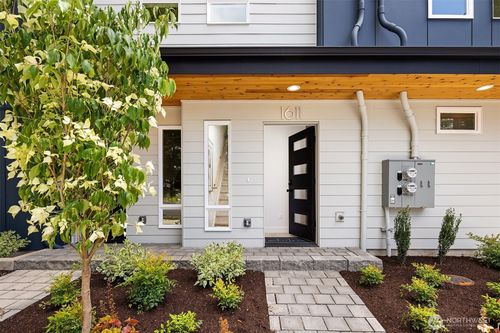 1611 N 50th St, Seattle, WA, 98103-6752 | Card Image