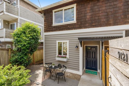 9121 23rd Ave Ne, Seattle, WA, 98115-3368 | Card Image