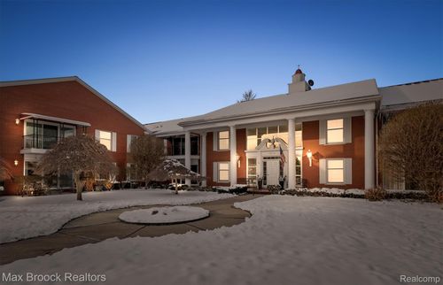 19710 W 13 Mile Rd, Beverly Hills, MI, 48025-5166 | Card Image