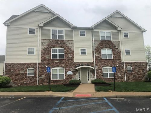 1021 Piedmont Cir, Saint Peters, MO, 63304-5687 | Card Image