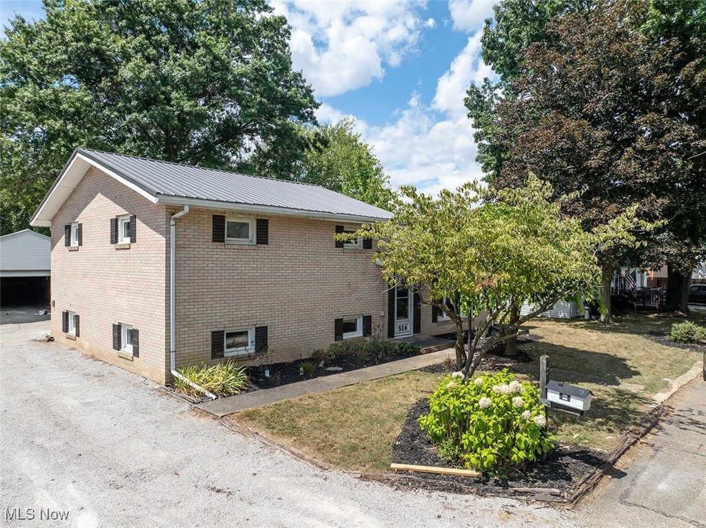 11th Dr, New Philadelphia, OH 44663
