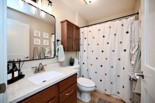 21 Shared Bathroom.jpg | Image 24
